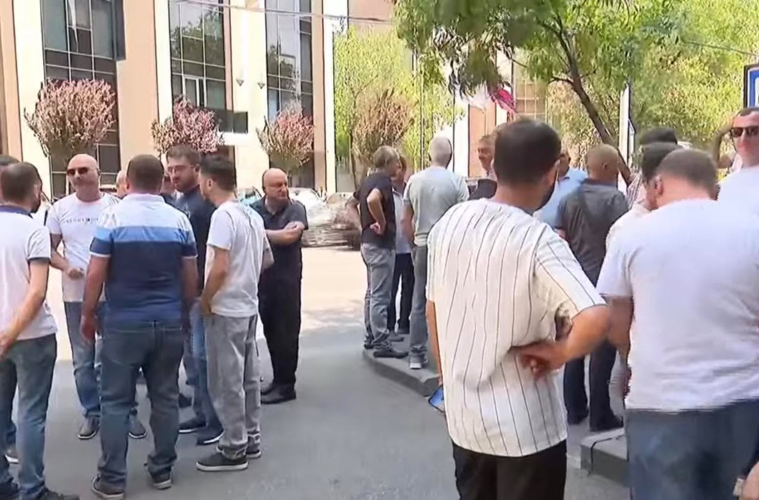 «Երևանի Արարատ կոնյակի-գինու-օղու կոմբինատ»  աշխատողները ոտքի են կանգնել