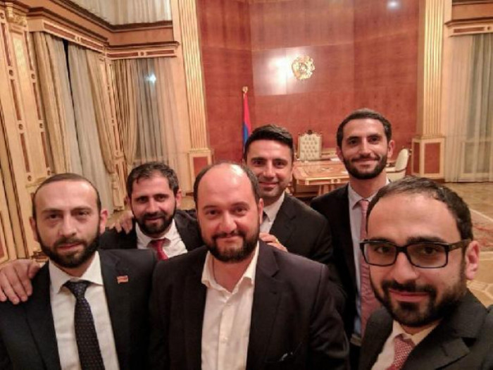 «Հրապարակ». Որոշել է «ժերտվա տալ» մերձավորներին