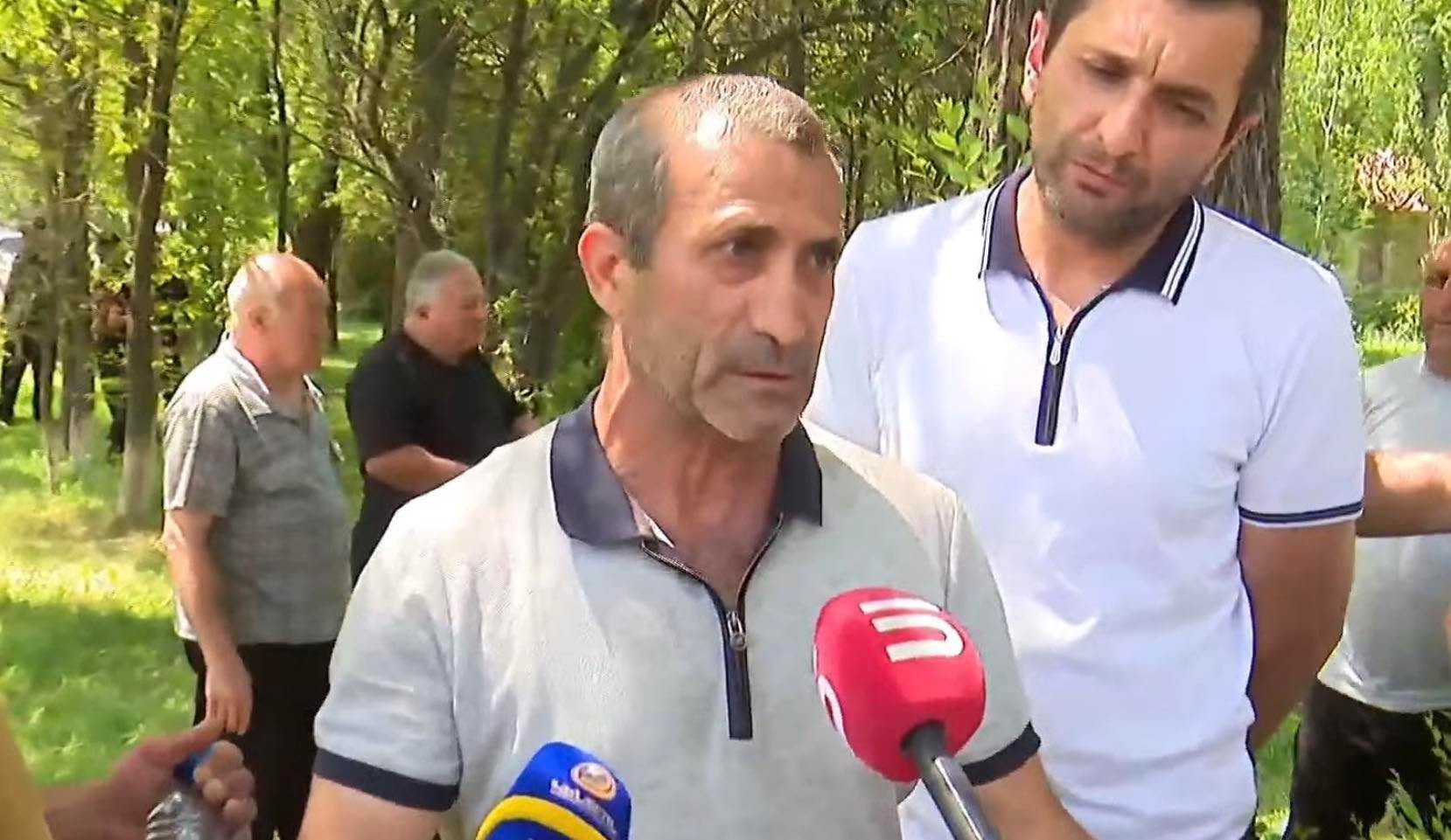 Վրներս գվարդիա են բերում, փոխանակ գան, խոսեն