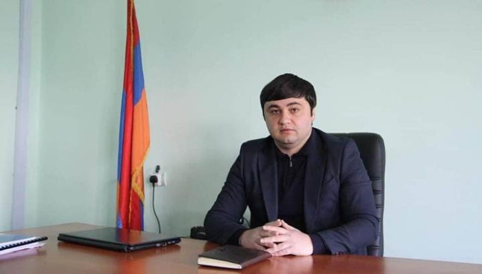 «Հրապարակ». Հայ եւ որդի Ախտոյաններն արտերկրում անետացել են, մայրը միայնակ է վերադարձել