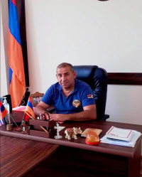 Մահացել է հերոս Արման Մնացականյանի հայրը