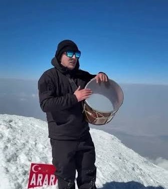Արարատի գագաթին հնչեց հայկական դհոլը