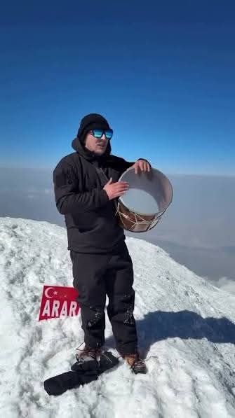 Արարատի գագաթին հնչեց հայկական դհոլը