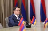 Քաղաքականությունն առաջին հերթին