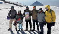 «Պապիկ-Տատիկ» նկարը, որը հանվել էր ցուցահանդեսից, բարձրացվեց Արարատի գագաթին