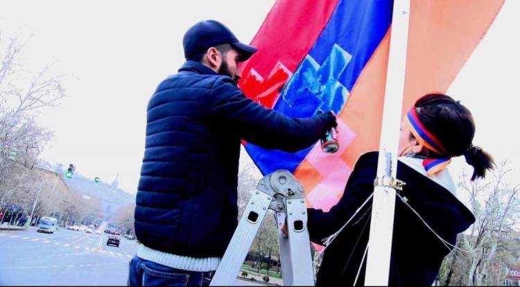 «Սասնա ծռեր»-ի ներկայացուցիչները պղծել են Արցախի դրոշը. Նարեկ Սամսոնյան