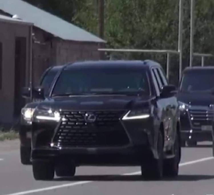 «Հրապարակ». Փաշինյանի համար 200 հազար դոլարով նոր Lexus LX են գնել ու Toyota միկրոավտոբուս