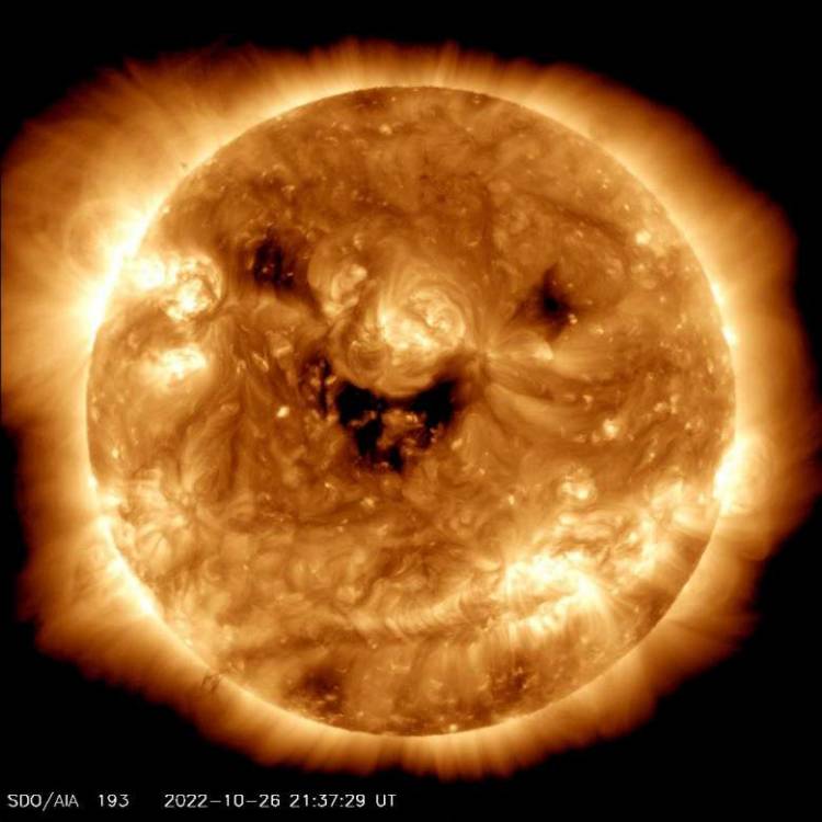 NASA-ն կիսվել է «ժպտացող» Արևի պատկերով