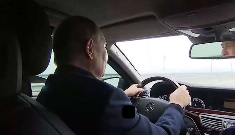 Պուտինը Mercedes-ով անցել է Ղրիմի կամրջով (տեսանյութ)