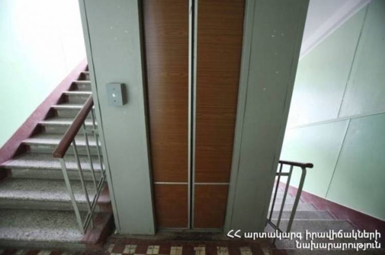 Երևանում քաղաքացին ընկել է վերելակի հորանը