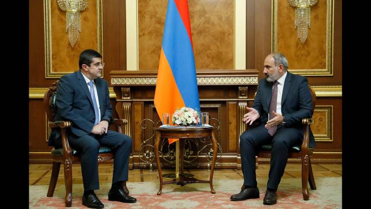 Գնա Նիկոլի դռանը նստի