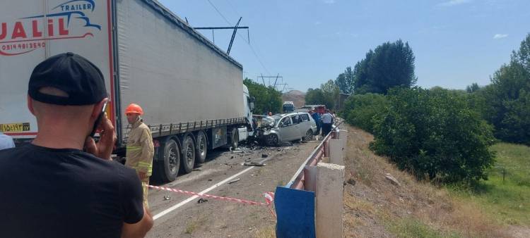 Երևան-Մեղրի ճանապարհին տեղի ունեցած՝ 3 մարդու կյանք խլած ավտովթարի դեպքի առթիվ քրեական վարույթ է նախաձեռնվել