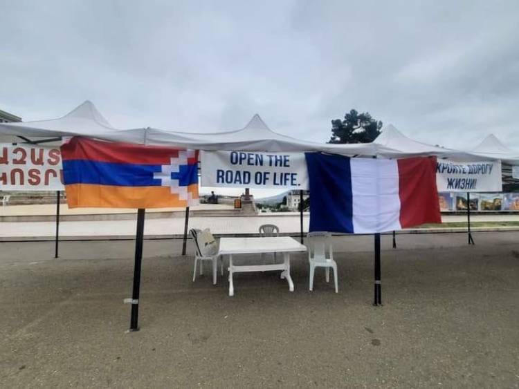 Ստեփանակերտում բարձրացրել են Ֆրանսիայի դրոշը՝ ի նշան երախտագիտության