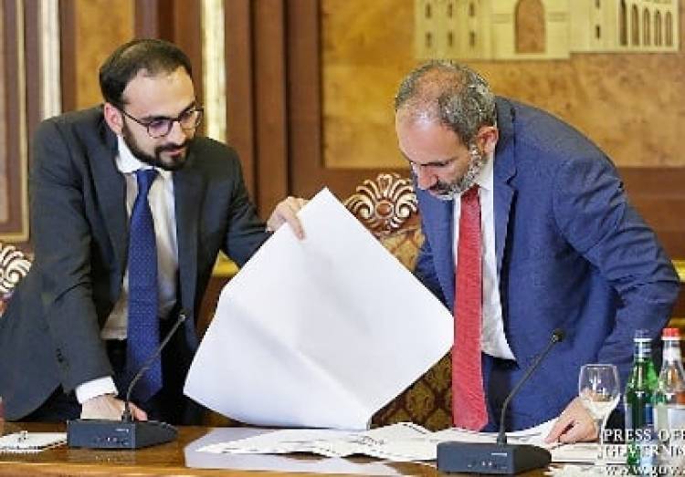 Էս ի՞նչ կուսություն եք խաղում