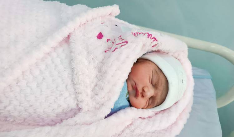 Վանաձորի ԲԿ-ում արցախցի առաջին փոքրիկն է ծնվել. ընտանիքը նրան սպասել է 19 տարի