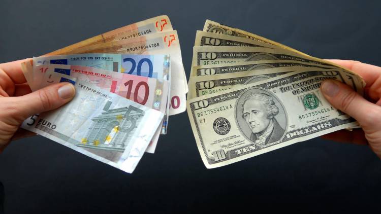 Դոլարն ու եվրոն շարունակում են էժանանալ
