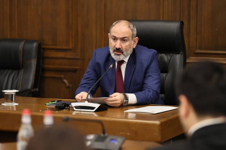 Գունավոր շորը հագնում ես, ասում են՝ գետինը չե՞ս մտնում, ո՞նց կարելի է գունավոր շոր հագնել