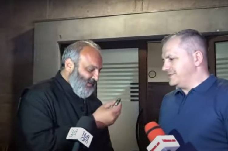 Բագրատ Սրբազանն իր ավտոմեքենան նվիրեց Արցախի ներկայացուցչությանը
