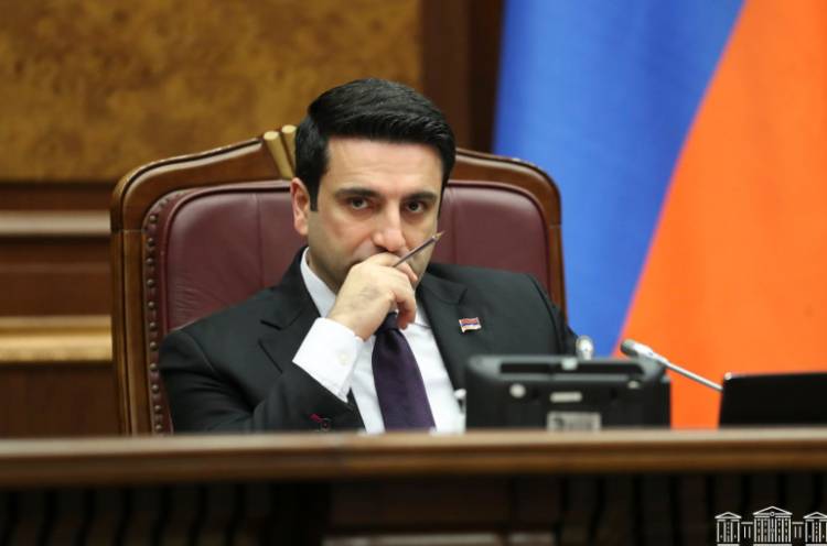 Որ լրատվամիջոցներն են հուսալի․ Ալեն Սիմոնյանը հարցում է անում