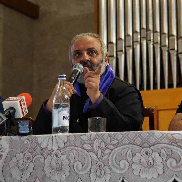 Նոր տարվա գիշերը տղաներին պարացնում էր, իսկ 15-16 օր հետո այդ տղաներն այրվում էին