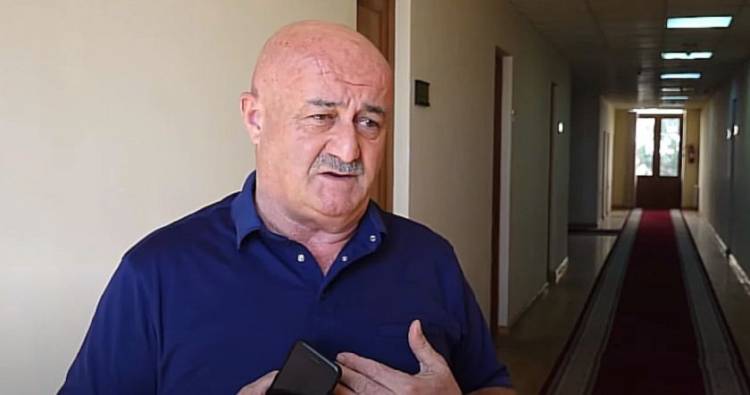 Քննիչն առգրավել է Հովիկ Աղազարյանի հեռախոսը