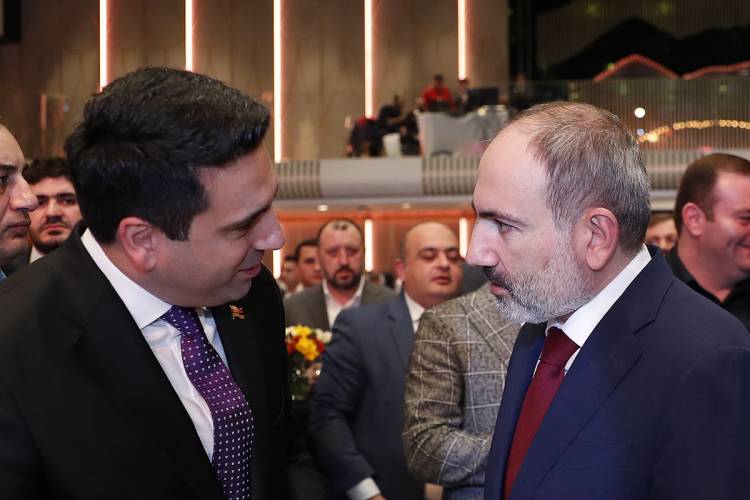 Ալեն Սիմոնյանը «սպառնալ» բառի իմաստը չի հասկանում, Նիկոլ Փաշինյանը՝ «խնդրել»