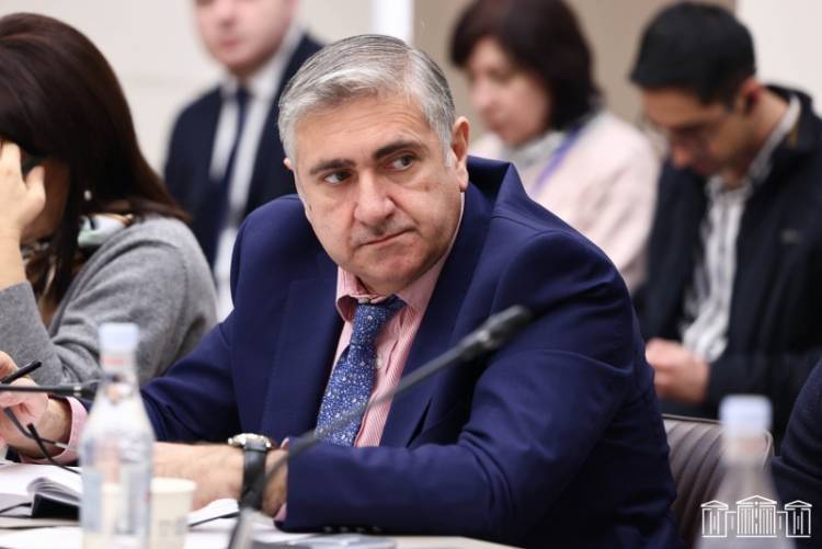 Пашинян вновь шантажирует народ, держа над головой «дубинку» войны