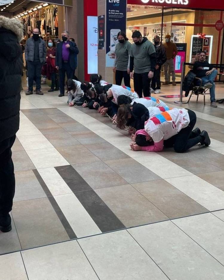 Տորոնտոյի հայ երիտասարդների ակցիան Toronto Eaton Centre-ում