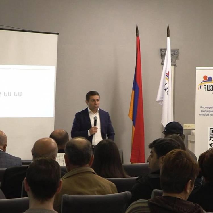 Դեմ եմ հայտարարագրմանը. հանդիպում Էջմիածնում