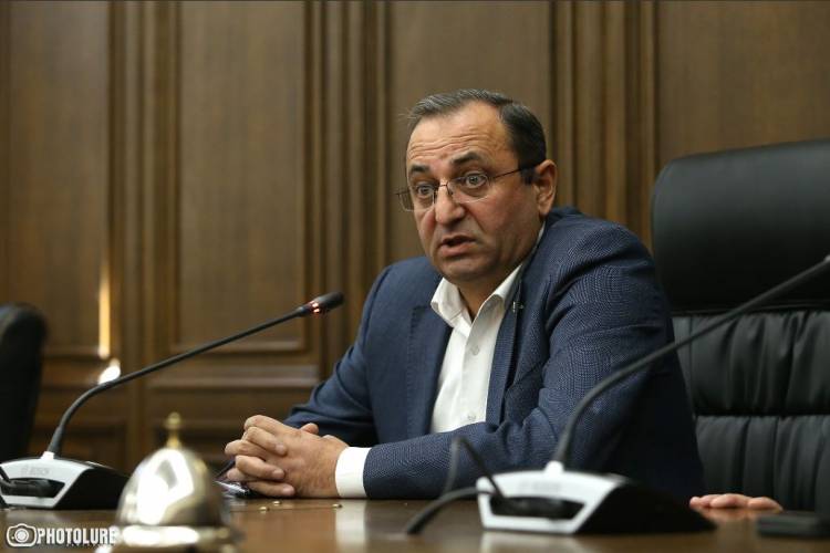 «Հրապարակ». Այդ դեպքում ինքը ո՞ր երկրի վարչապետն է` ընդունո՞ւմ է, որ ուզուրպատոր է