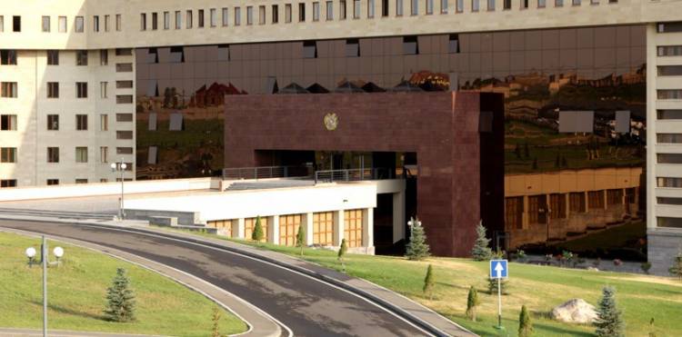 ՀՀ կադաստրի կոմիտեի և ՊՆ պաշտոնյաները մեղադրվում են ապօրինի վարձատրություն և կաշառք ստանալու մեջ