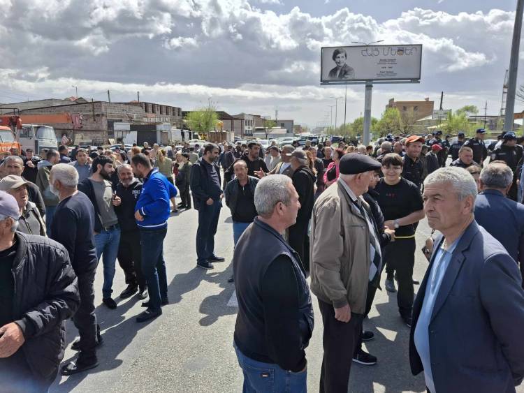 Մարզպետը գալիս է ցուցարարների մոտ, բայց չի խոսի նրանց հետ