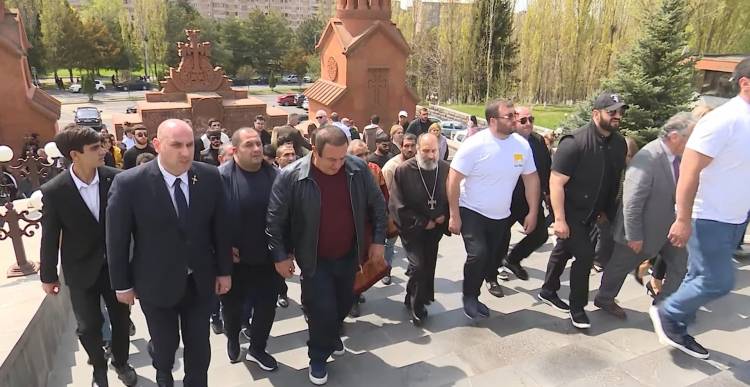 Թող Տիրոջ օրհնությունը մշտապես ուղեկից լինի մեր ժողովրդին և հայրենիքին. Ծառուկյան