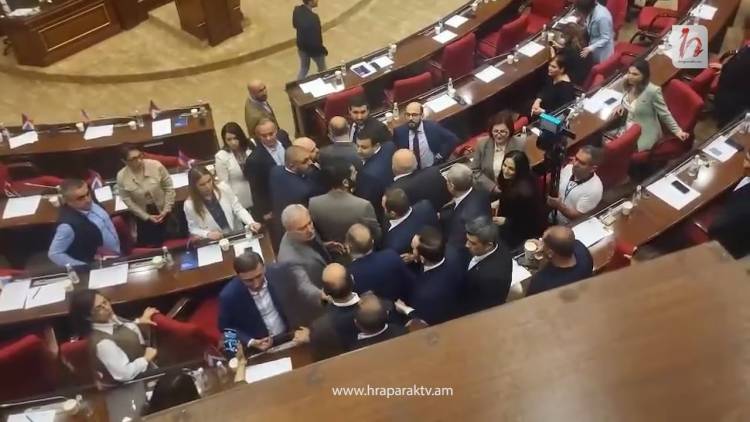 Նիկոլի ընտանեկան թերթը գրում է, որ ՔՊ-ին «մի լավ տփել են»
