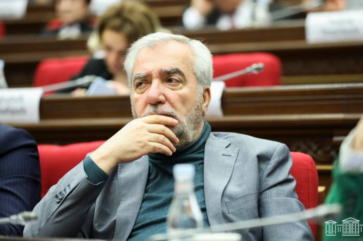 «Հրապարակ». Ո՞վ է դեմ քվեարկել Անդրանիկ Քոչարյանին