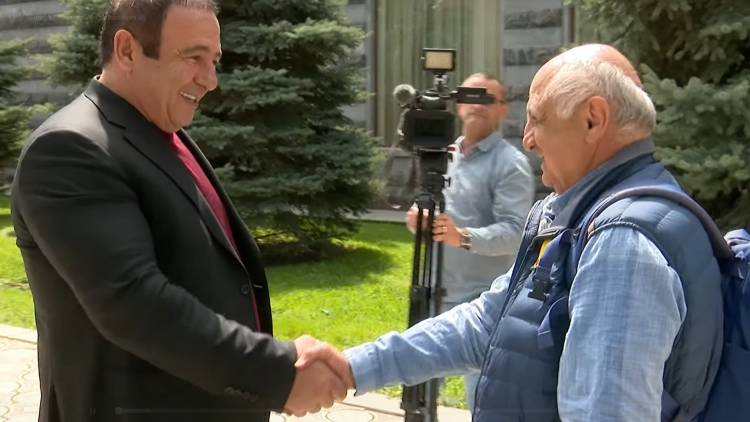 Գագիկ Ծառուկյանը հանդիպել է Դեմիր Սյոնմեզի հետ
