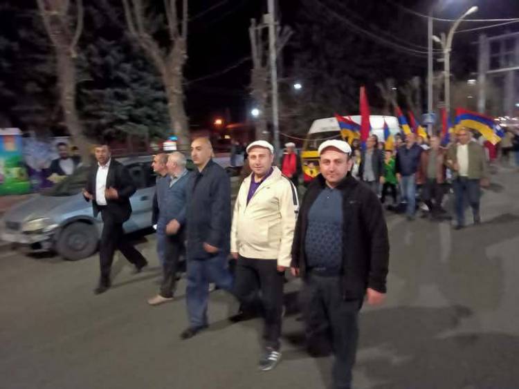 Գյումրեցիները միանում են Երևանում իրականացվող ջահերով երթին