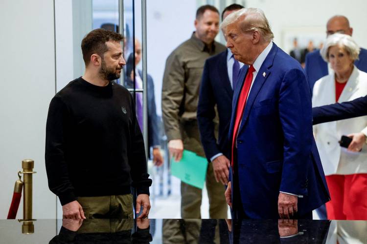 Трамп: никто не просит Зеленского признать Крым российской территорией