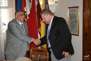 Դեսպան Կիրակոսյանի հանդիպումը Վիներ Նոյշտադտի քաղաքապետի հետ