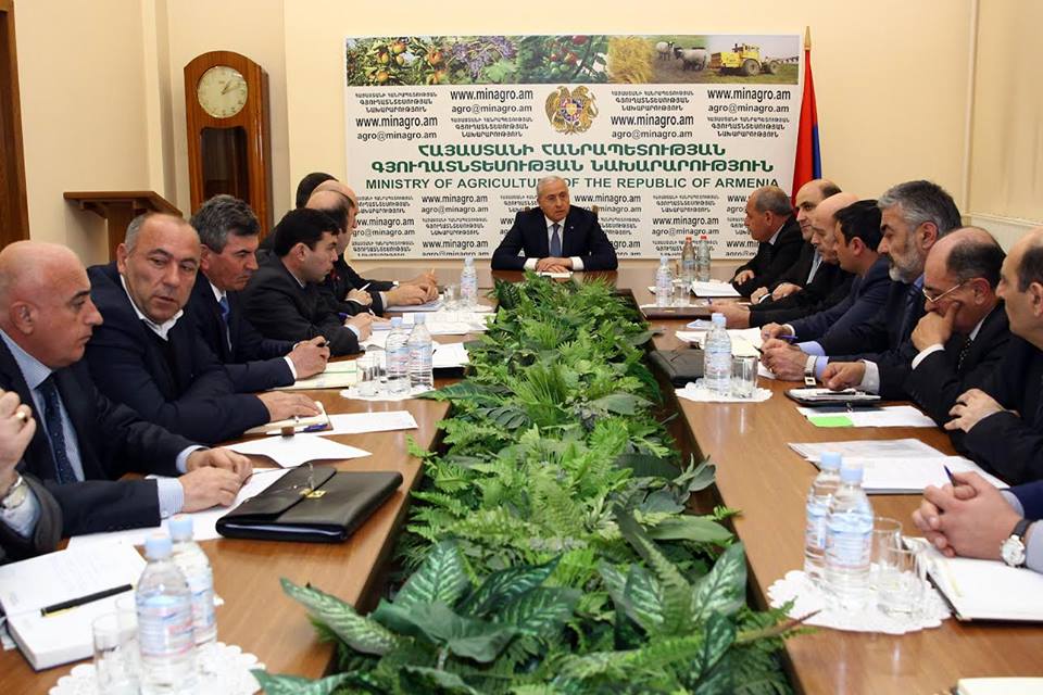 ՀՀ գյուղատնտեսության նախարարը հանդիպել է գյուղատնտեսության աջակցության մարզային կենտրոնների ղեկավարների հետ