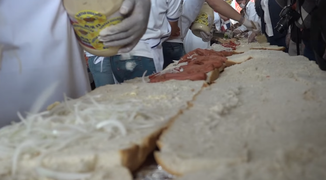 Մեխիկոյում պատրաստել են 70 մետրանոց սենդվիչ