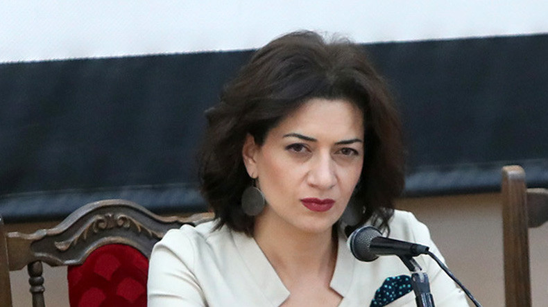 Առաջին տիկինը լծվել է ադրբեջանցիներին աղերսագրեր ու աղերսակոչեր հղելու վտանգավոր գործին