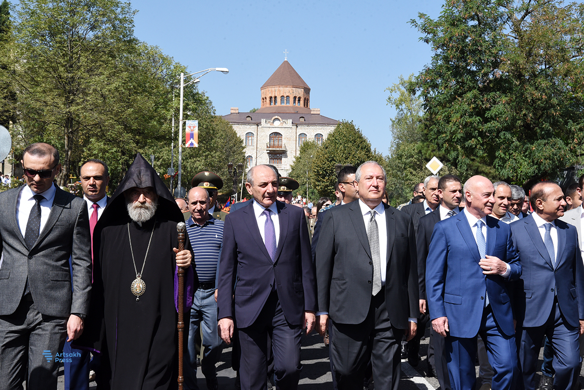 Արմեն Սարգսյանը, Հովիկ Աբրահամյանն ու մյուսները՝ Արցախում, առանց վարչապետի (ֆոտոշարք)