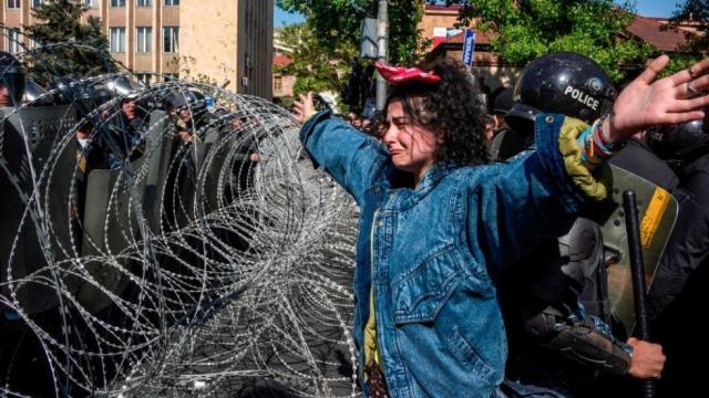 Խաղաղ ընդվզումից հետո Հայաստանում ակնկալում են որ կփոխվի կառավարությունը