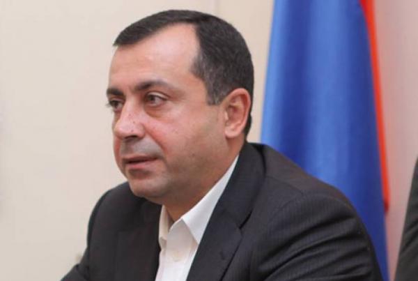 «Հրապարակ»․ Էջմիածնի քաղաքապետի թեկնածուի ընտրությունը կանգ է առել Վահե Մովսիսյանի վրա