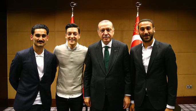 Գերմանիայում դժգոհ են ֆուտբոլիստների եւ Թուրքիայի նախագահի համատեղ լուսանկարից