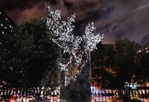 Նյու Յորքում բացվել է ամերիկահայ դիզայներ Մայքլ Արամի` Ցեղասպանության զոհերին նվիրված քանդակը