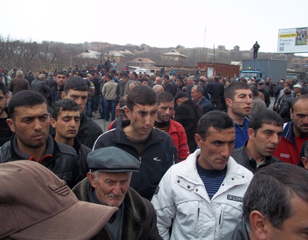 Օհանավանի գյուղացիները կատաղած գալիս են Երևան