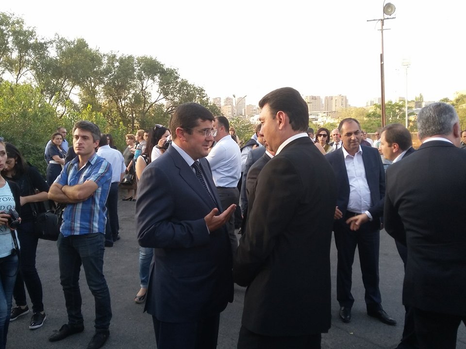 Արմեն Մովսիսյանի հոգեհանգստին ներկա էին ՀՀ և ԼՂՀ վարչապետները և ոչ միայն (լուսանկարներ)