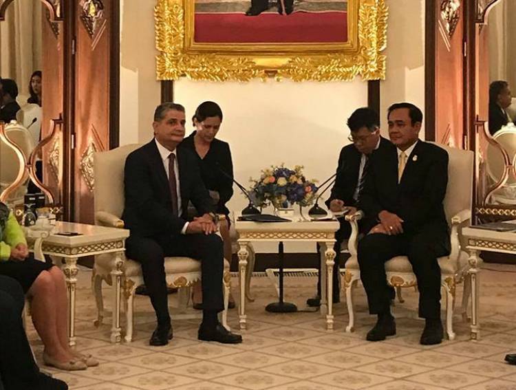 Տիգրան Սարգսյանը հանդիպել է Թաիլանդի վարչապետի հետ